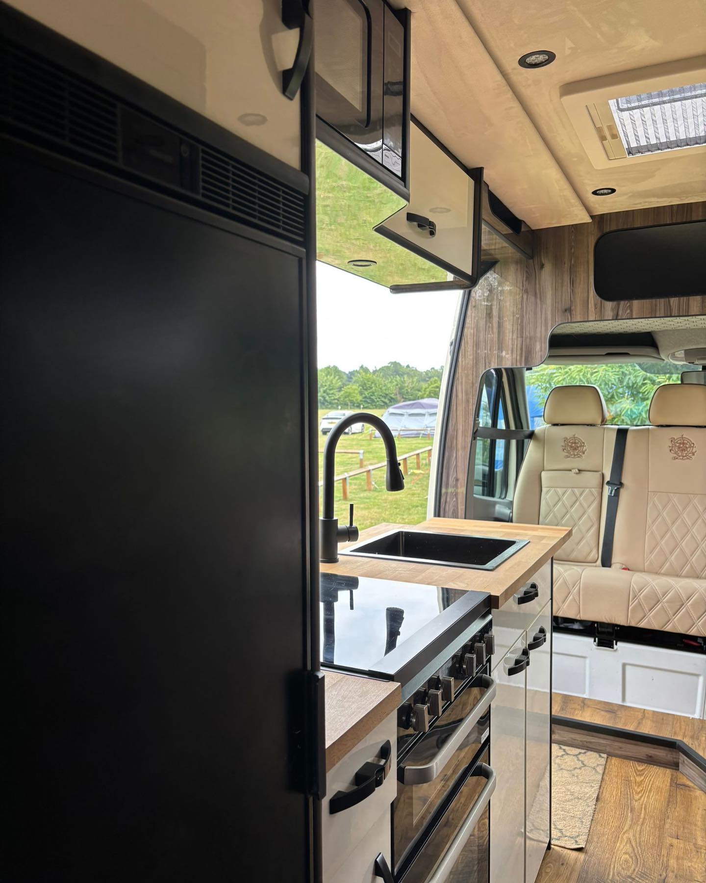 522693034_17974010942876780_1959351983972907254_n Comfortable and stylish interior seating in a Piper Horseboxes Ltd horsebox.