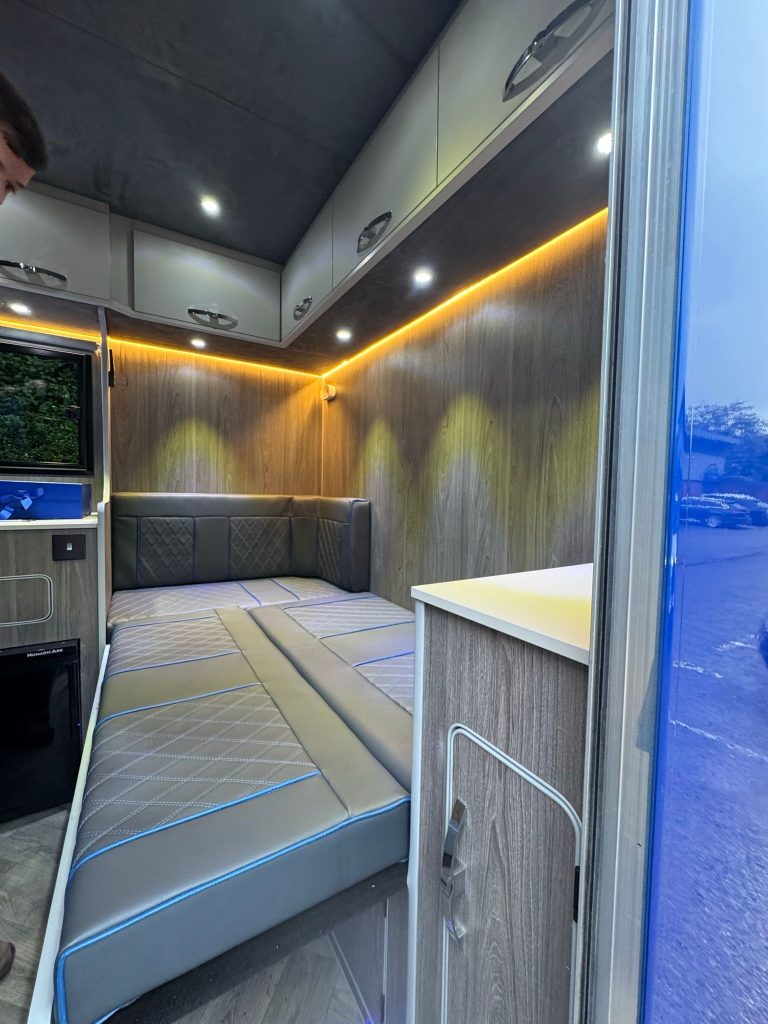 VELOCITY BLUE/ YELLOW