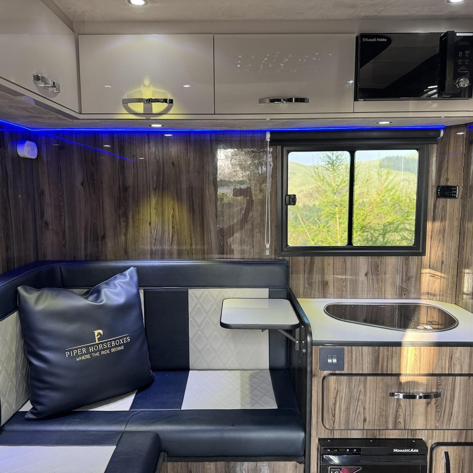 491916671_653519650795982_2835483240323611996_n Luxury living space inside a Piper Horseboxes Ltd horsebox with modern finishes.