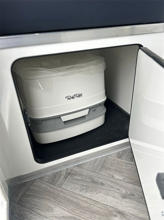 Compartment for porta potti in horsebox