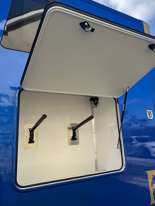 Double black lever system for ramp on side of blue horsebox