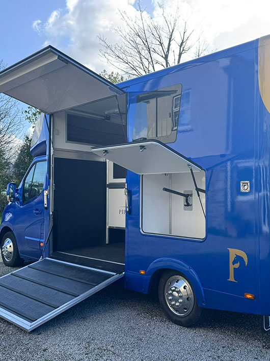 Ramp down with double black lever system for ramp on side of blue horsebox